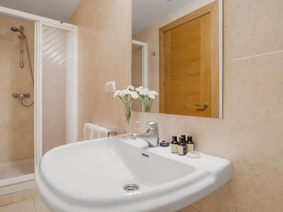 Apartamento De 2 Dormitorios En Playas Del Duque Marbella Exteriör bild