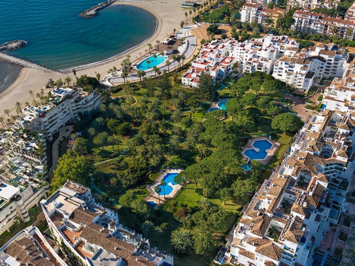 Apartamento De 2 Dormitorios En Playas Del Duque Marbella Exteriör bild