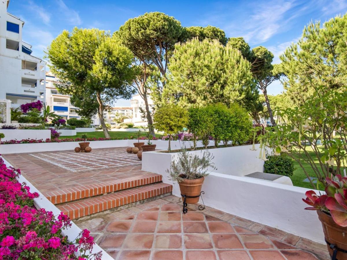 Apartamento De 2 Dormitorios En Playas Del Duque Marbella Exteriör bild