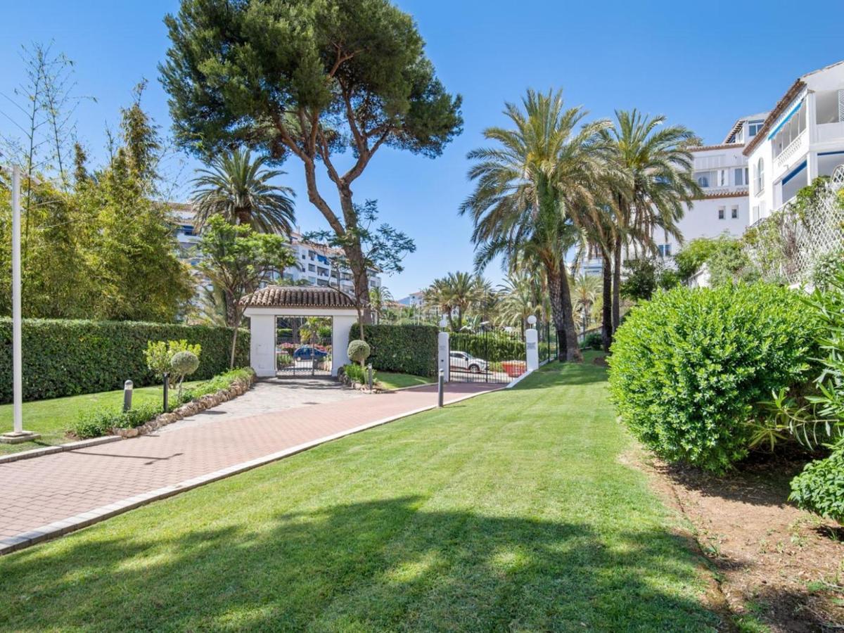 Apartamento De 2 Dormitorios En Playas Del Duque Marbella Exteriör bild