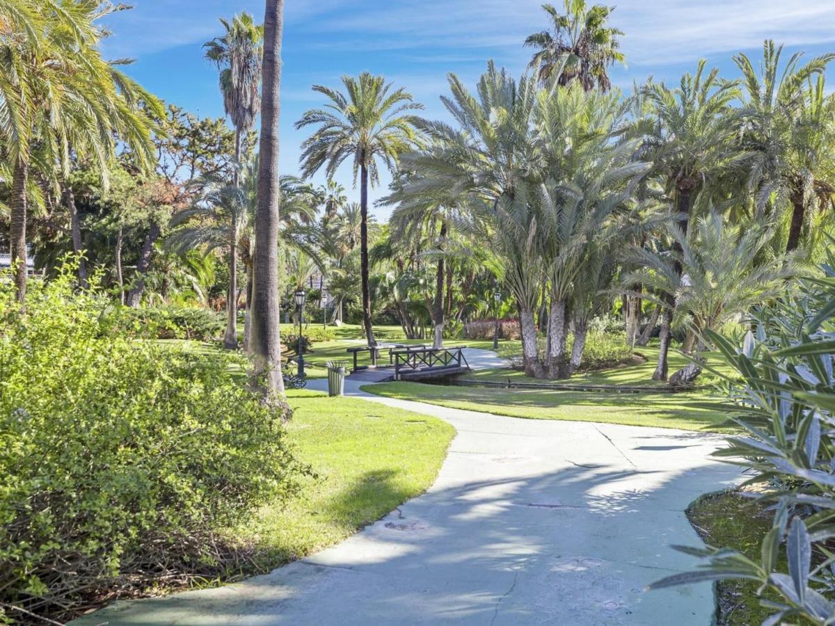 Apartamento De 2 Dormitorios En Playas Del Duque Marbella Exteriör bild