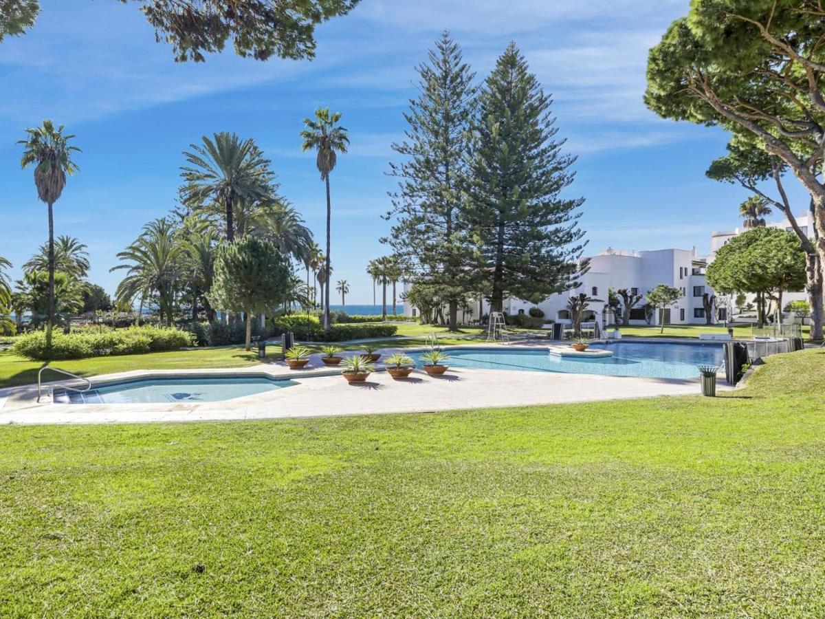 Apartamento De 2 Dormitorios En Playas Del Duque Marbella Exteriör bild