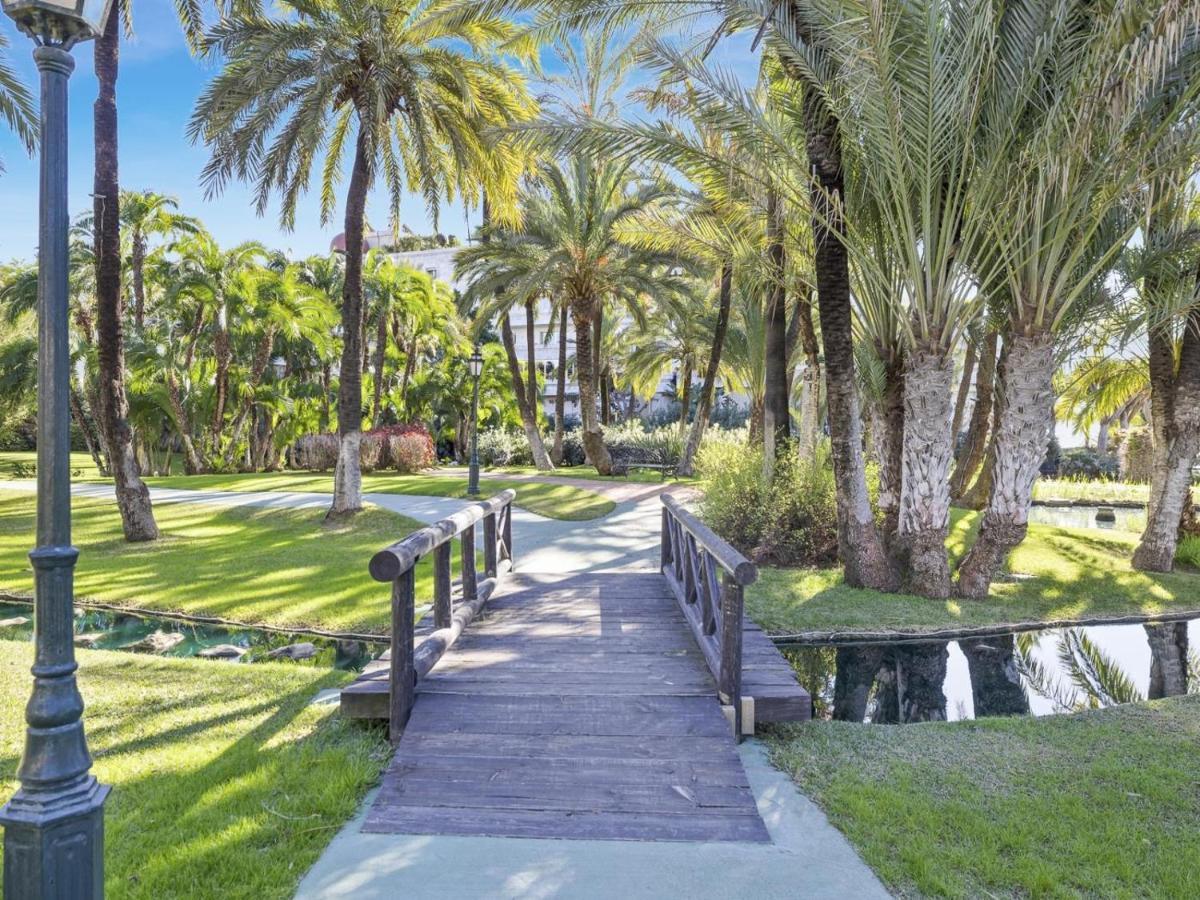 Apartamento De 2 Dormitorios En Playas Del Duque Marbella Exteriör bild